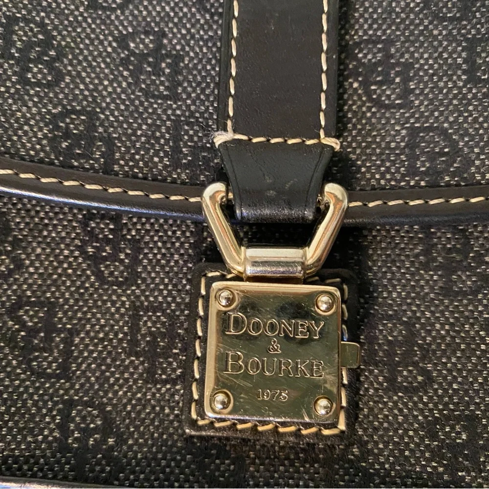 EUC Dooney and Bourke small wristlet Black - Picture 3 of 5